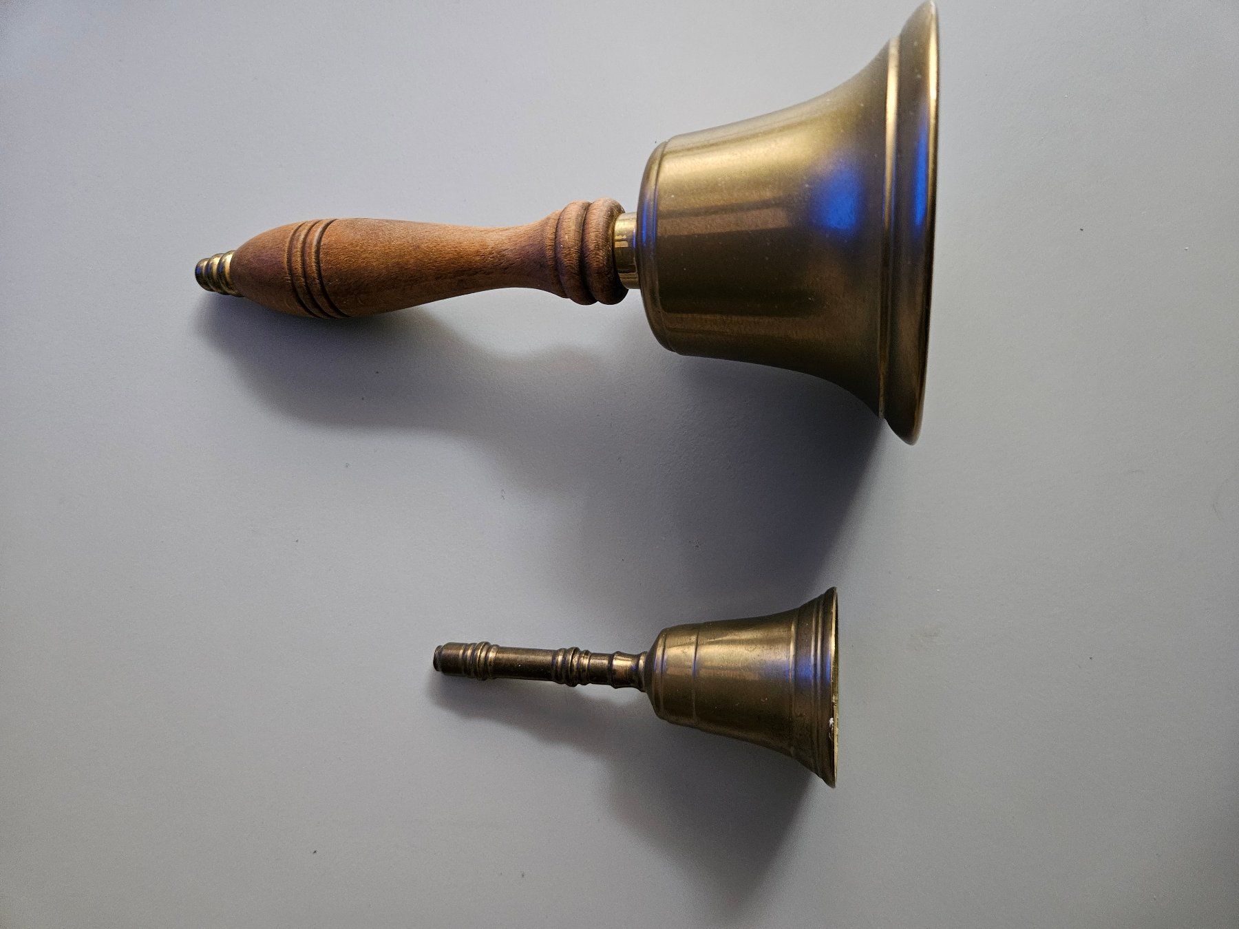 Campanacci mucche: 2 schöne Glocken aus Guss – Usato da Langendorf venduto da Bruenu 1