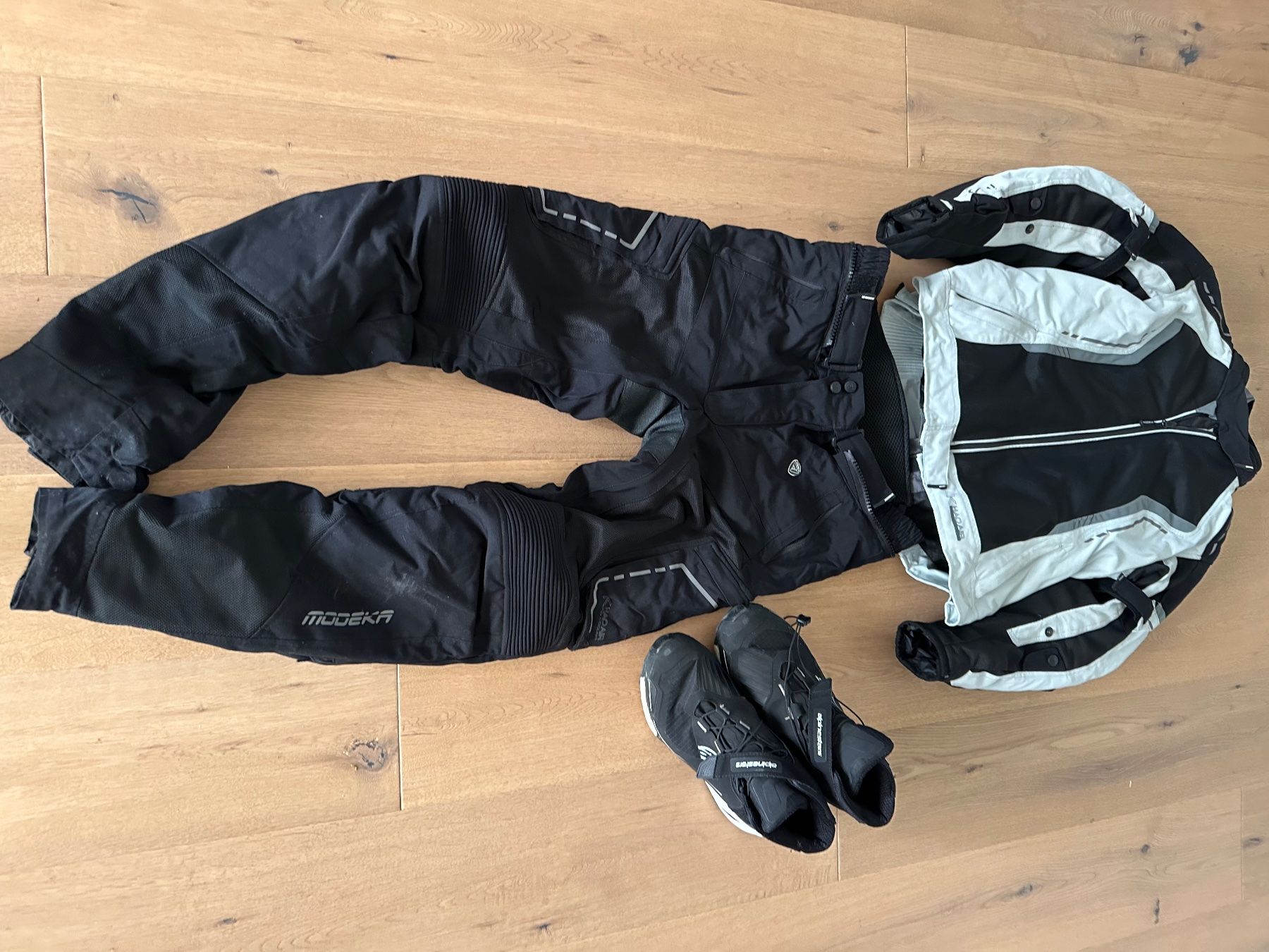 Lotti di vestiti: Motorrad-Textilkombi / Wasserdicht – Usato da Oensingen venduto da Mutzlibaerli