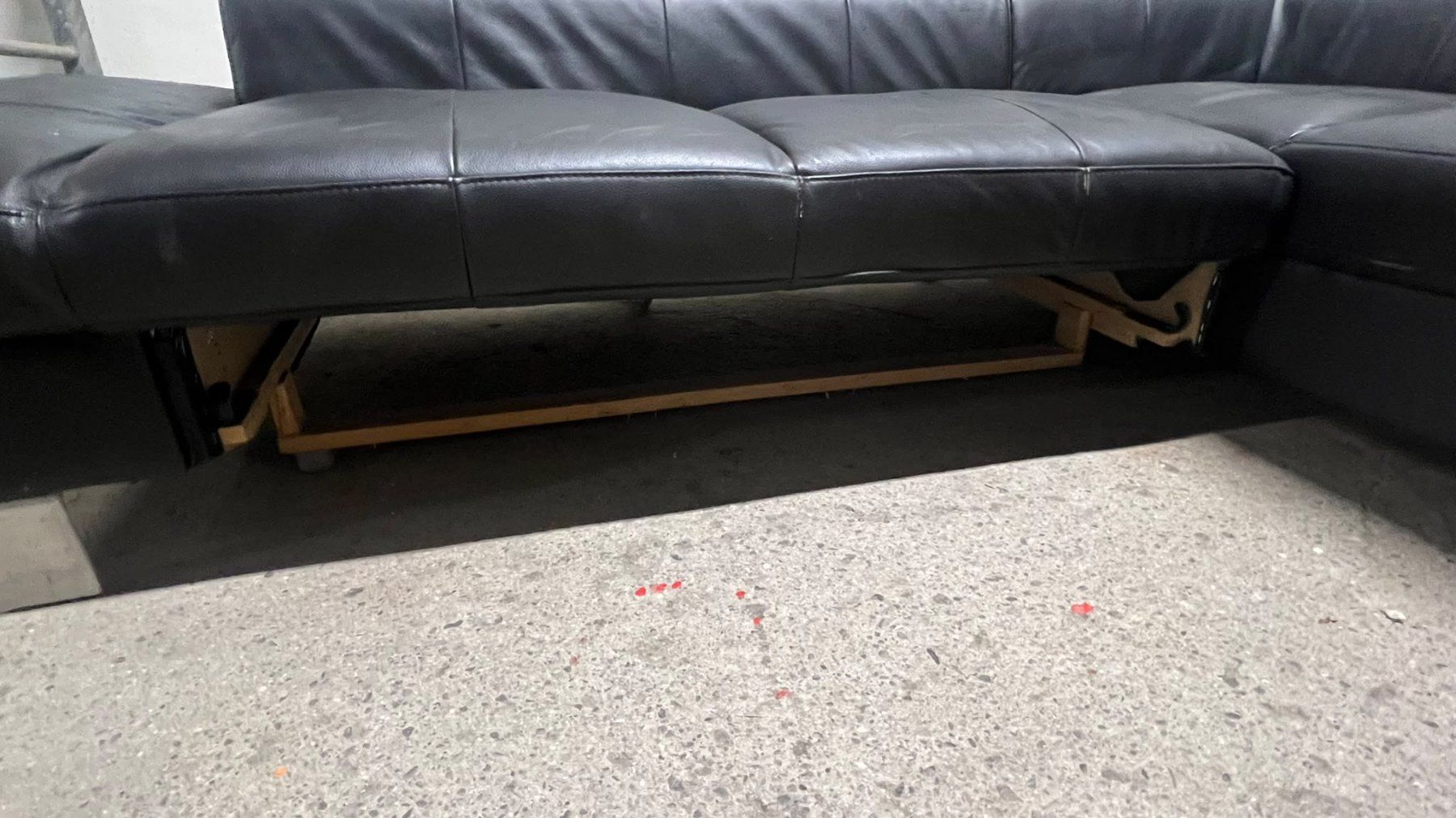 Sofas: Ecksofa aus Kunstleder – D'occasion à Teufen AR par MaMoCan 1