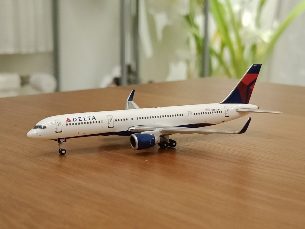 GEMINI JETS DELTA AIR LINES BOEING 757-200 1:400 DIECAST GJDAL2097 IN