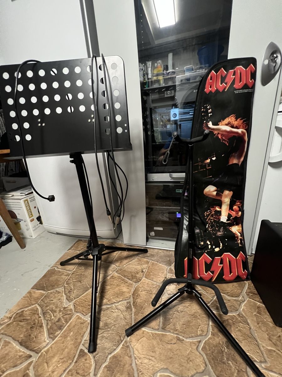 Fender Strumenti musicali: E-Gitarre mit Verstärker, Tasche und Ständer – Usato da Walenstadt venduto da Waxfever839 3