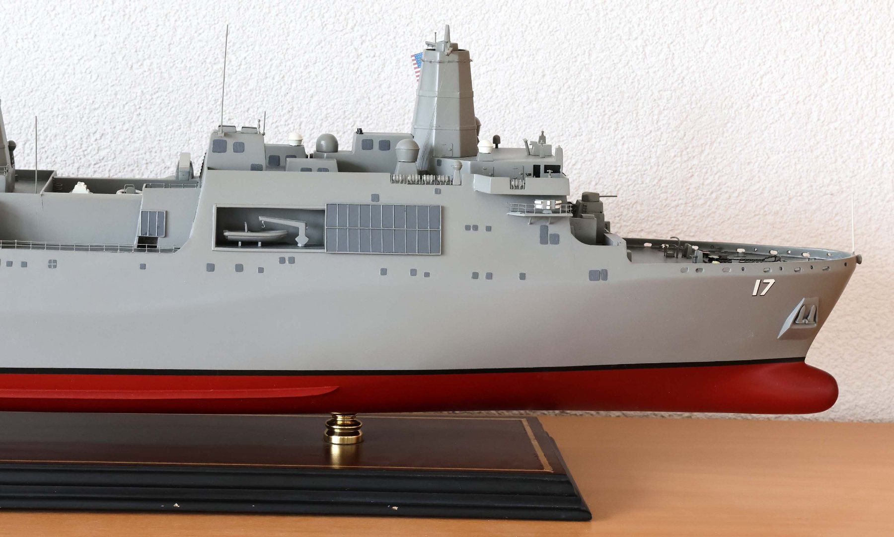 Kit di modellismo & Modellini statici: Schiffsmodell der USS San Antonio (1/200) – Usato da Frick venduto da TOMAPO 4