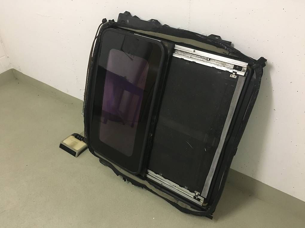 Tutti pezzi di ricambio auto: OEM Mitsubishi Colt CA0/CAO Dachfenster-Set – Usato da Gipf-Oberfrick venduto da CNe 2