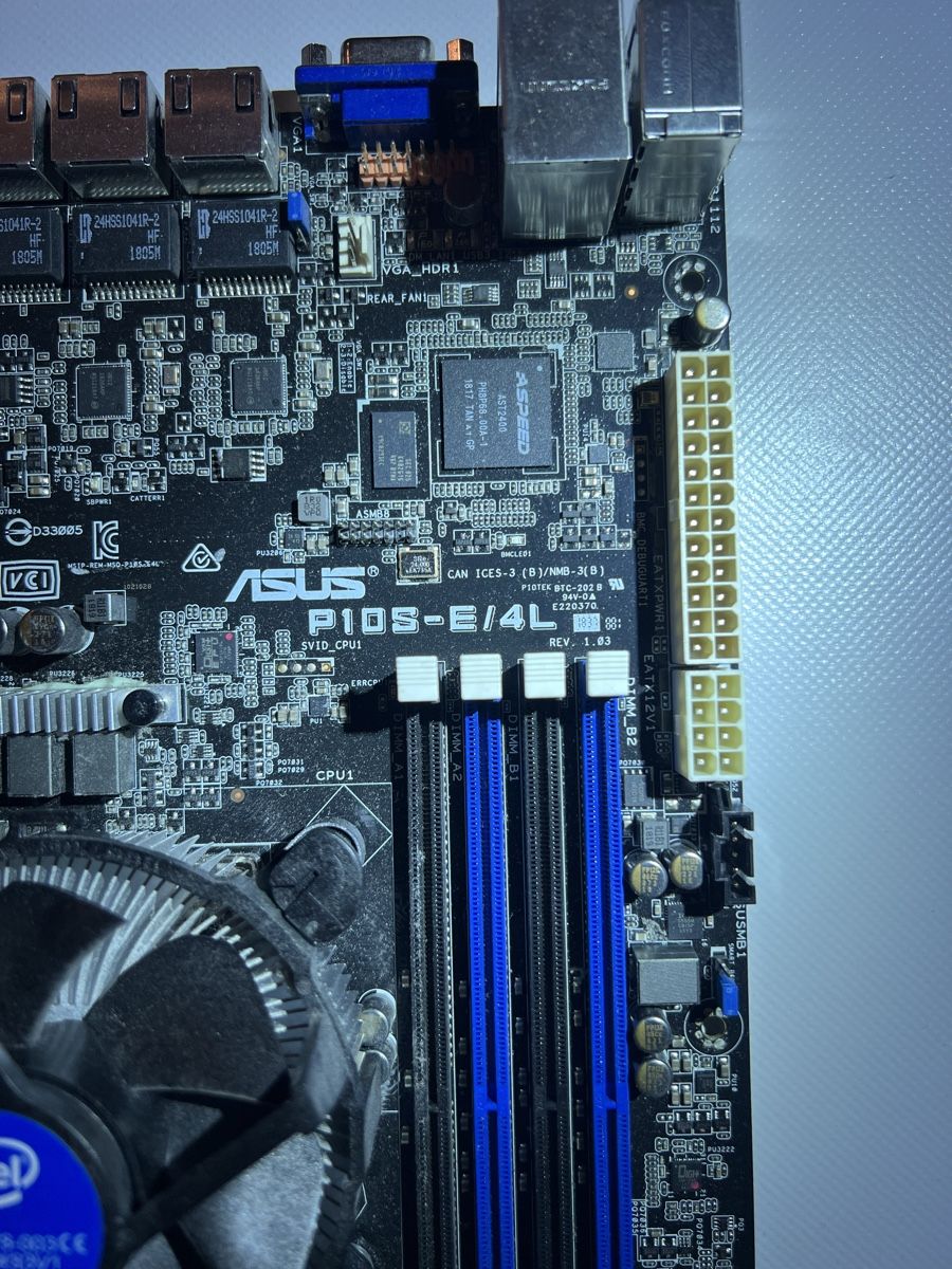 Asus Cartes mère: ASUS P10S-E/4L + Intel Xeon E3-1230 v6 3.5GHz – D'occasion à schellenberg par freefostore 1