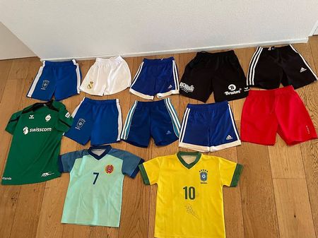 Fussballtrickots, Fussballshorts Gr. 128