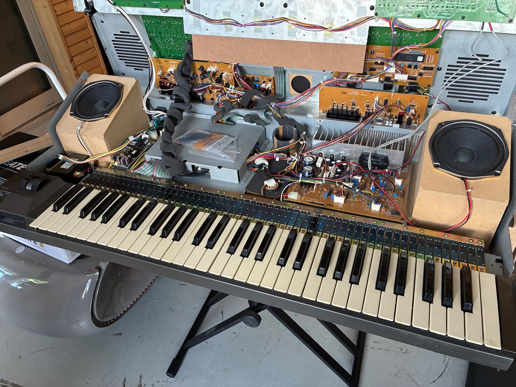 Hammond Musikinstrumente: HAMMOND XE 1, defekt, Mainboard-Fehler – Gebraucht aus Thun von bierigut 9