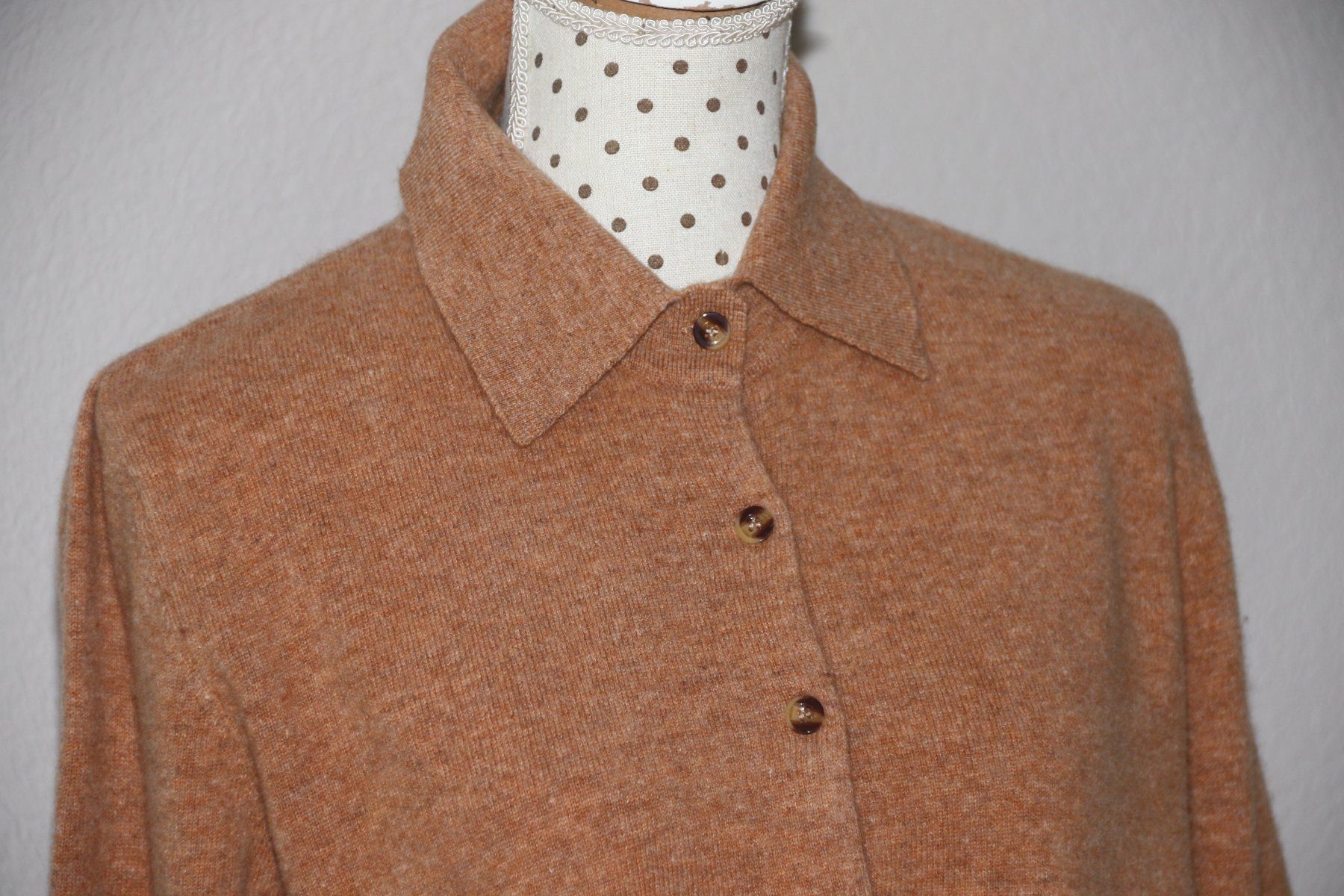 Giacche: Neue hübsche Strickjacke aus 100% Wolle eher Gr.M – Nuovo e nell'imballaggio originale da Oberwil-Lieli venduto da Svetlana28 6