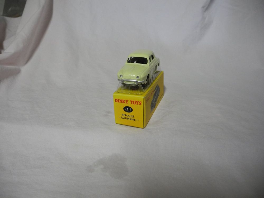 Dinky toys France- Renault 12, couleur moutarde - avec