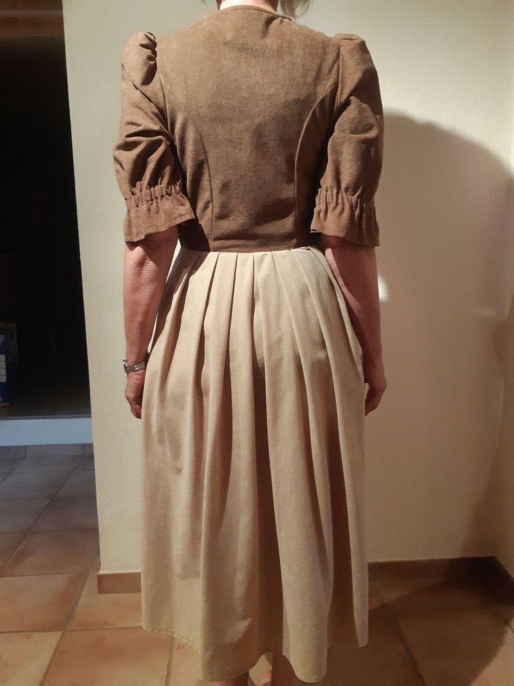 Vestiti: Volklorekleid. TWINT vorhanden. – Usato da Grindelwald venduto da carro5 2