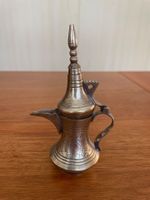 Antike Dallah Kaffeekanne – Arabische Mokkakanne aus Messing