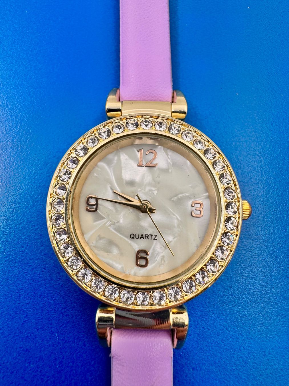Montres: Damenarmbanduhr – D'occasion à Hermetschwil-Staffeln par Mobile2013