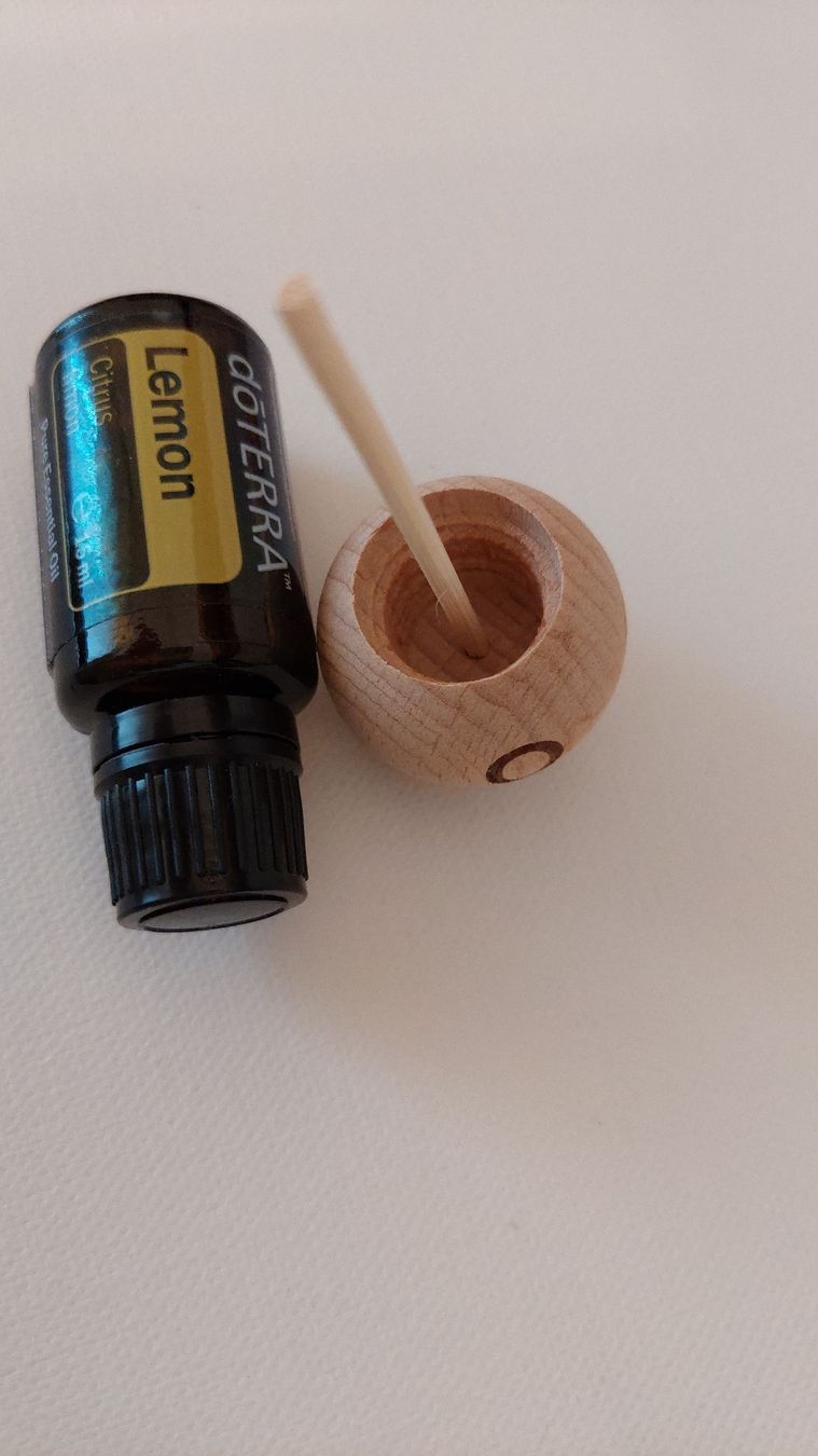 Doterra Oli essenziali: Holzdiffuser für ätherisches Öl Lemon 15ml dōTerra – Nuovo e nell'imballaggio originale da Gwatt (Thun) venduto da Letzte-Chance-II