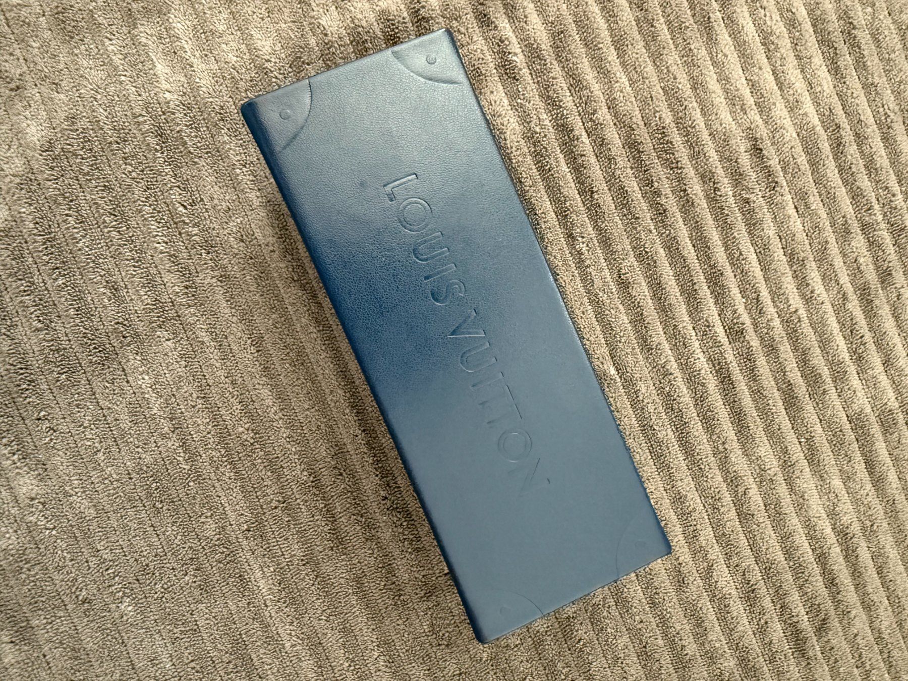 Louis Vuitton Altro in  Abbigliamento & Accessori: Original Louis Vuitton Brillenetui in Blau – Usato da Kaiseraugst venduto da TiVeS 2