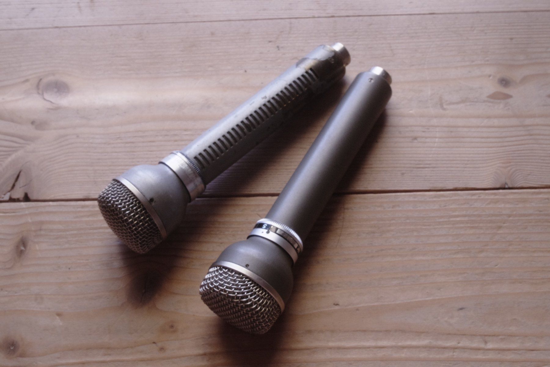 Akg Microfoni: 2 AKG D19, ein tip top und ein defekt – Usato da Winterthur venduto da hermanadam 1