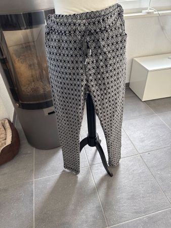 Gemusterte Stoffhose Gr. 38/40 schwarz/weiss - guter Zustand