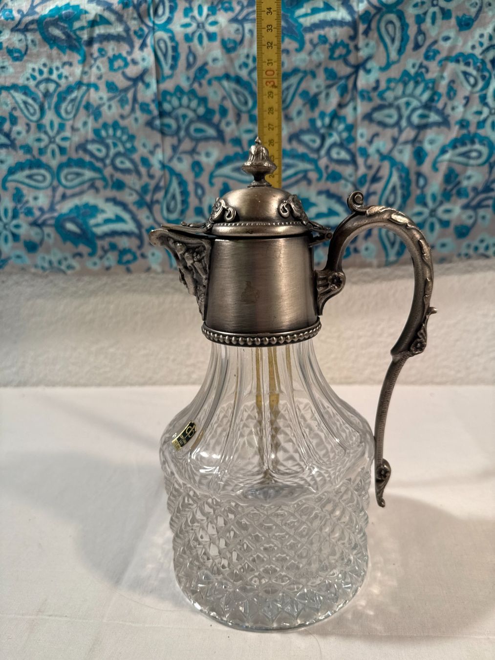 Caraffe: Dekorative Glaskaraffe mit verziertem Metalldeckel – Usato da Zollikerberg venduto da lin_yc2n 2