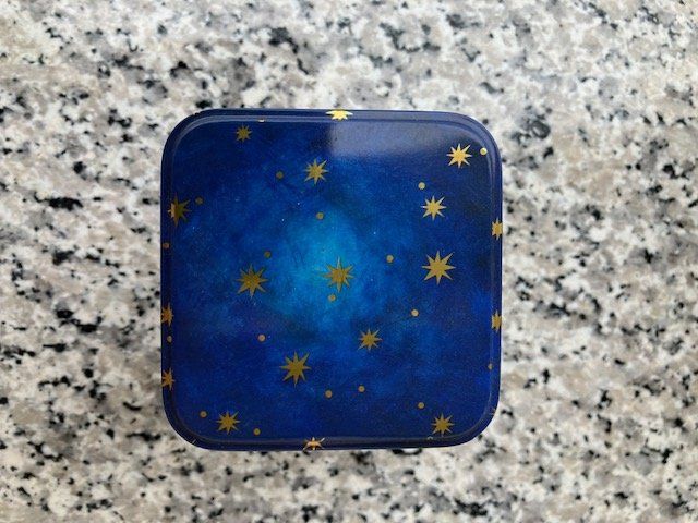 Tutte le decorazioni: Diverse Büchsen – Usato da Zürich venduto da JanetT01 2