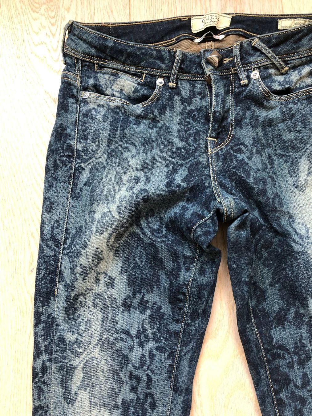 Guess Jeans: Jeans  GUESS, JEGGING,  Gr. 26 – Usato da Siebnen venduto da Trans-Am 1