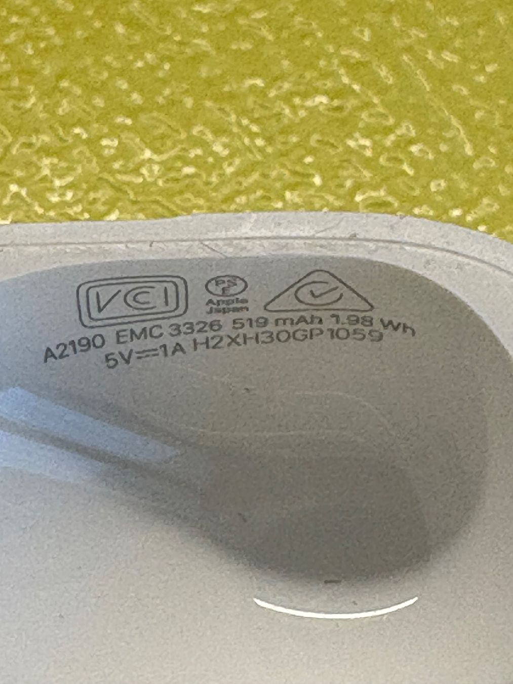 Apple Ladegeräte: Apple AirPods Pro 1 charging case (A2190). – Gebraucht aus Lausanne von sil_2dxk 5