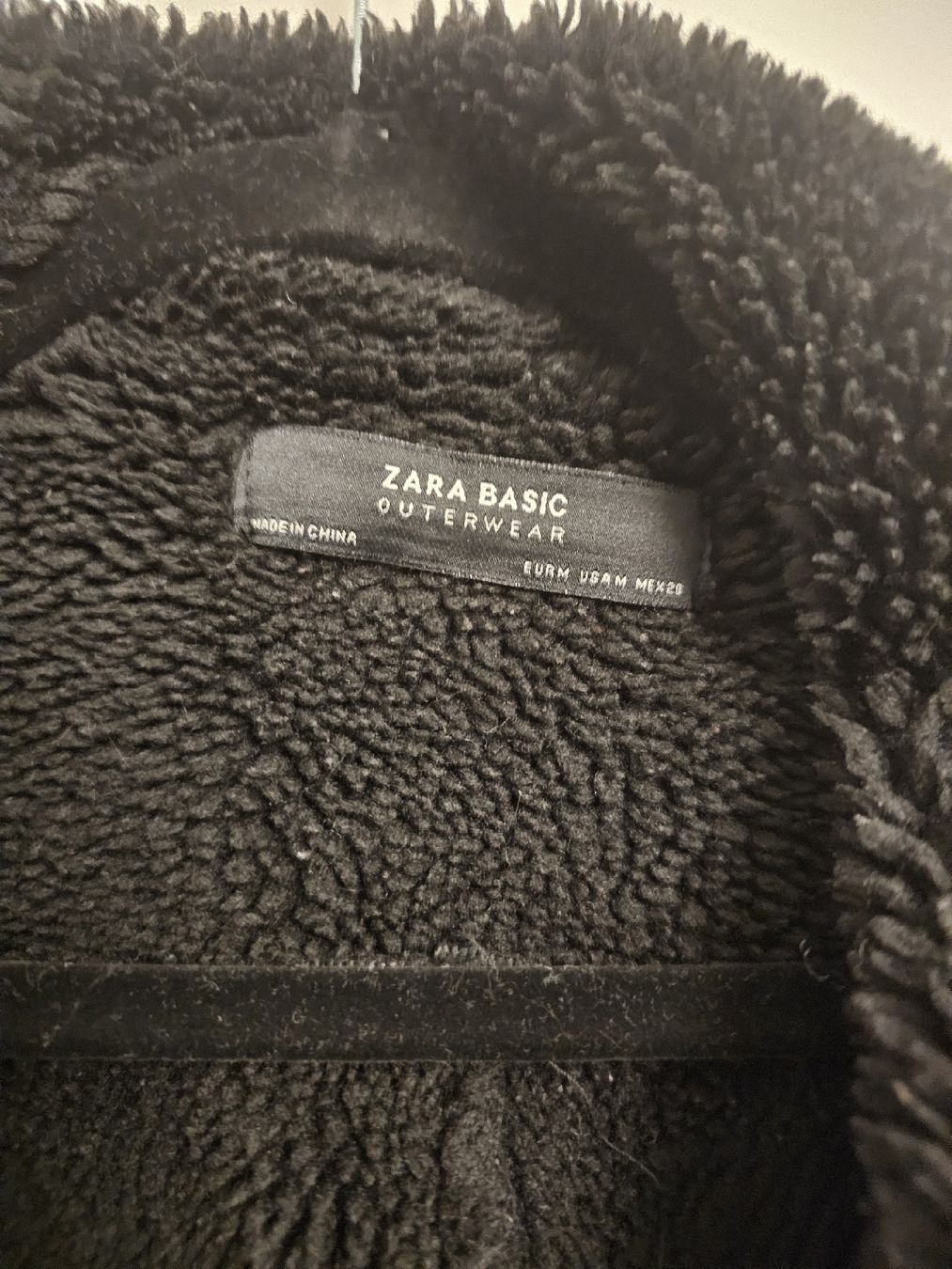 Zara Vestes: Schwarze Zara Basic Winterjacke mit Fell, Gr. M, Top! – Neuf (Voir description) à Höri par 95m_cq5y 2