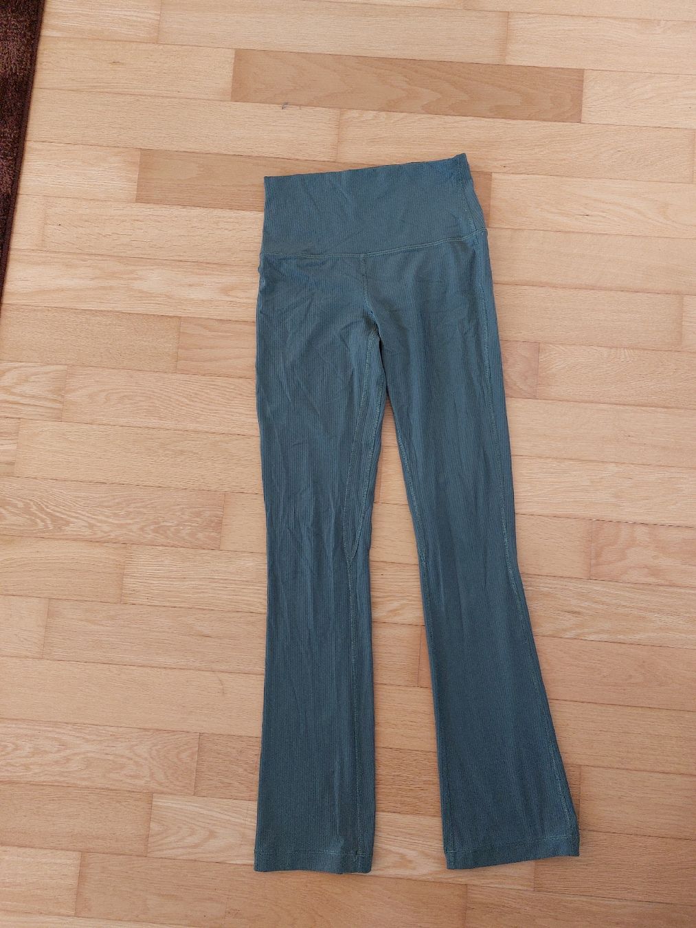 Lululemon Leggings: Lululemon legging mini flare – Usato da Fribourg venduto da charlottej02 1