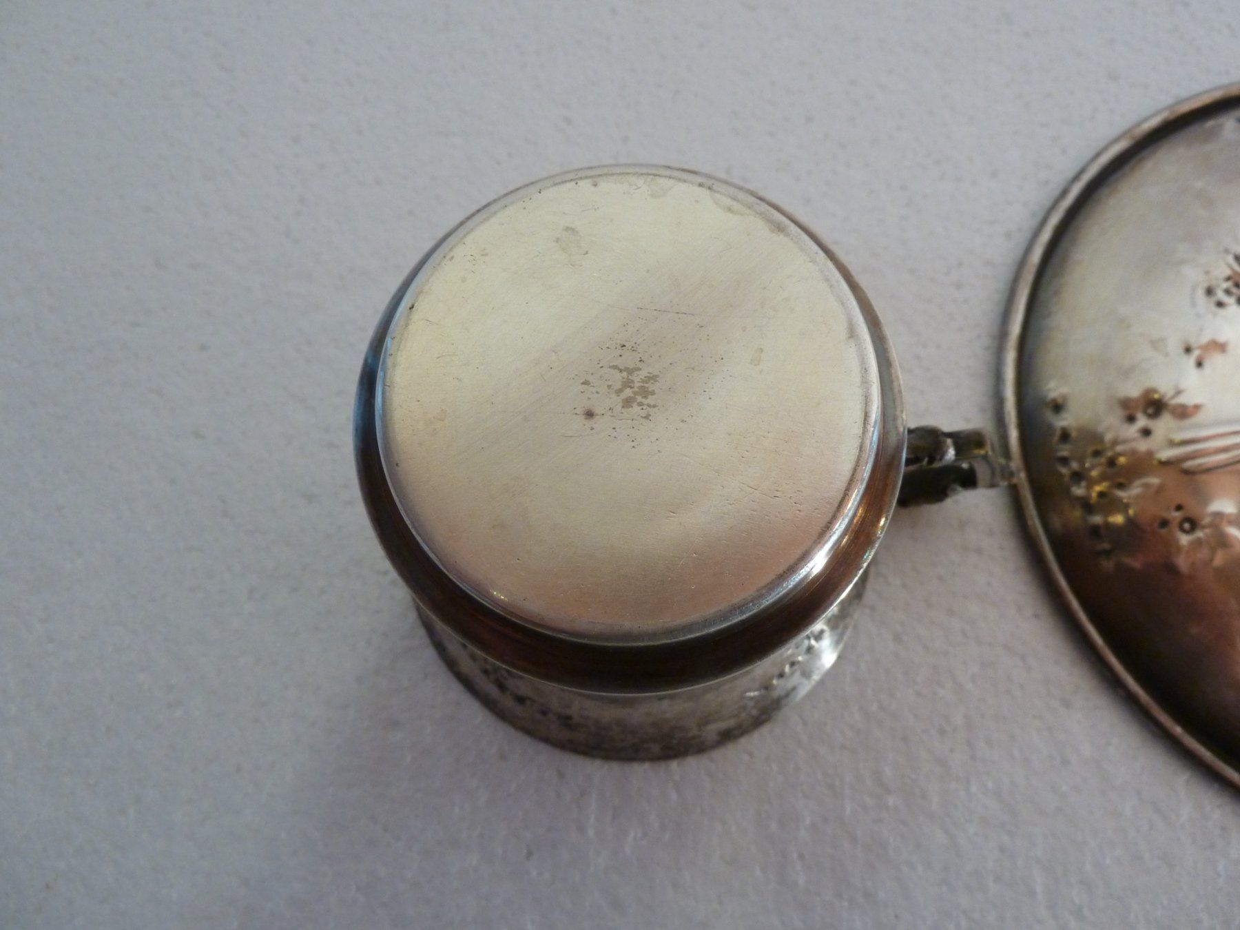 Tassen: Antike Tasse, versilbert – Gebraucht aus Bure von 1319 5