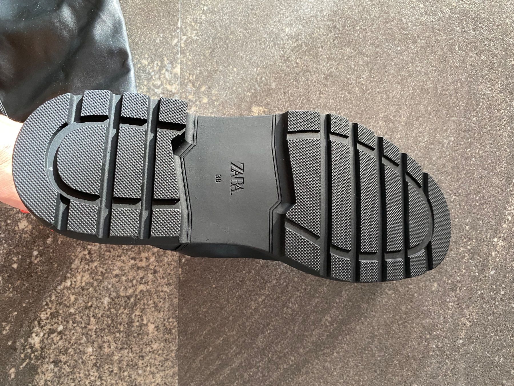 Zara Chaussures femmes: Bottes noires 38 Zara – Neuf (Voir description) à Gorgier par hcaroline4 6