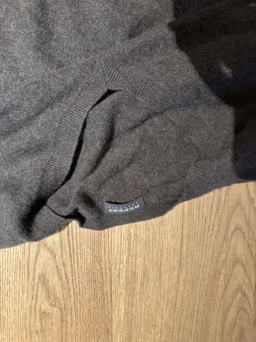 Repeat Pullover & Sweatshirts: Cashmere Jumper Repeat – Gebraucht aus St. Moritz von Bengeee