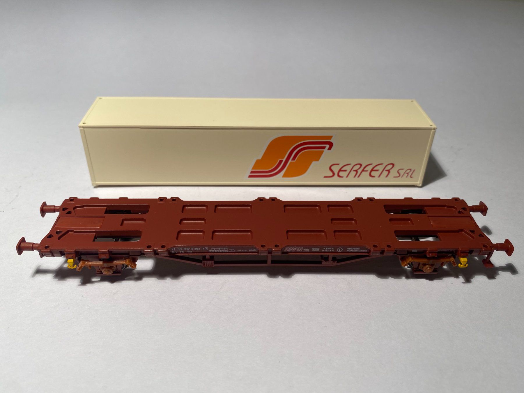 Piko Modelleisenbahnen: PIKO Transport Containerwagen SERFER 95617, DC Achsen – Gebraucht aus Buchrain von Modellbahn11 3