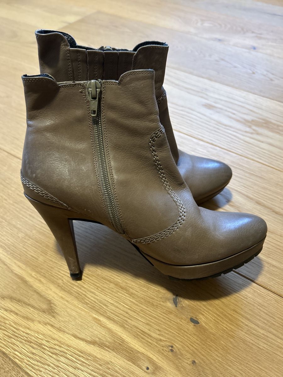Scarpe da donna: Bottines cuir état neuf – Nuovo (secondo la descrizione) da Burgdorf venduto da nat_kfq5 2