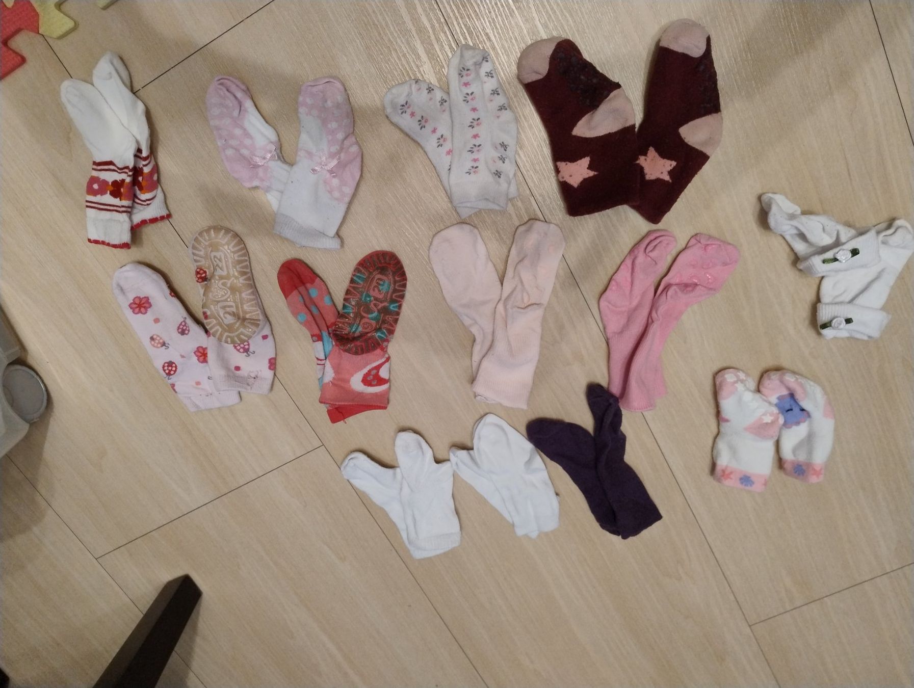 Chaussettes enfants: Mädchensöckchen erstes Lebensjahr – D'occasion à Bätterkinden par livingdreams