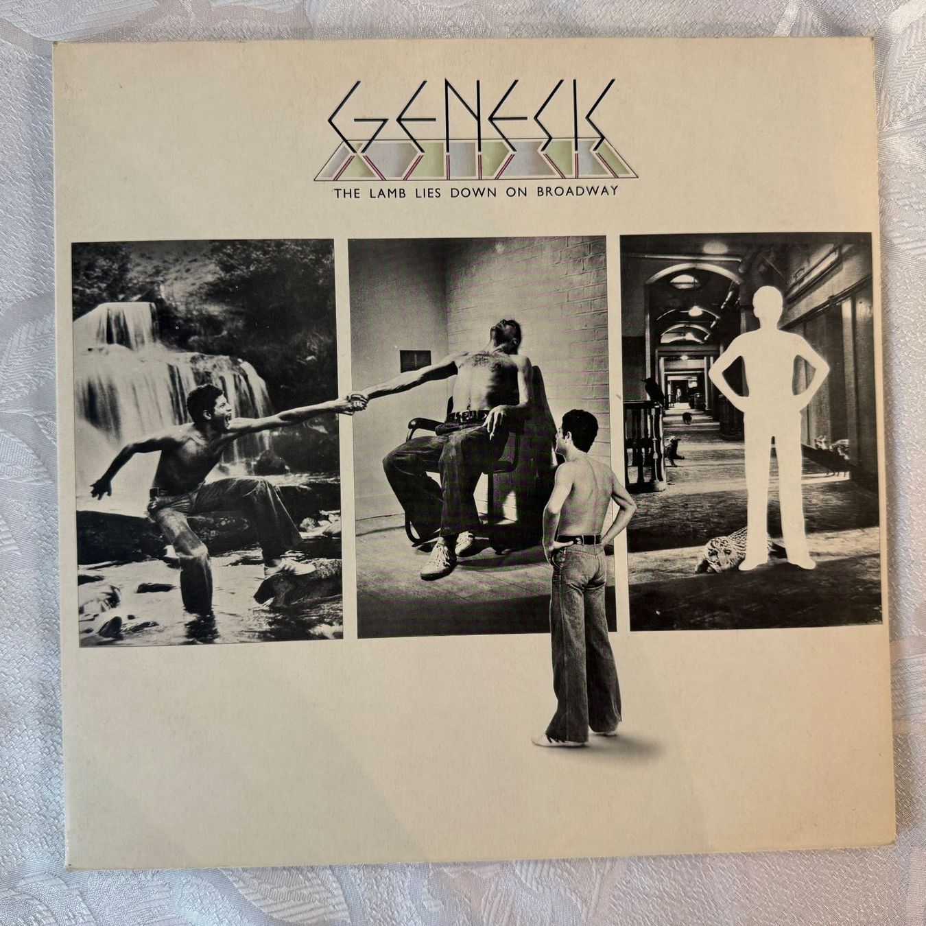 Dischi in vinile: GENESIS - THE LAMB LIES DOWN ON BROADWAY – Usato da Zürich venduto da fehlton
