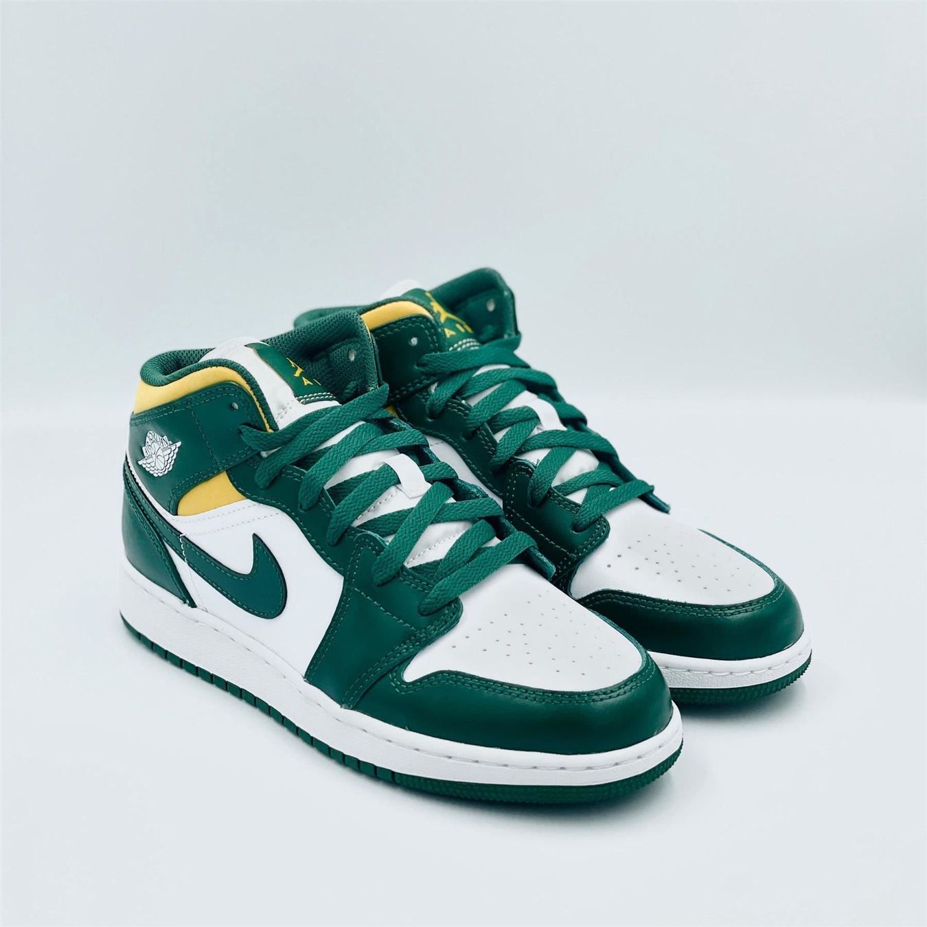 Jordan Scarpe da donna: Nike Air Jordan 1 Mid Sonics EU 36.5 – Nuovo e nell'imballaggio originale da Erlinsbach venduto da sasneakers