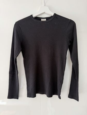 Lamarel ribbed black long sleeve top