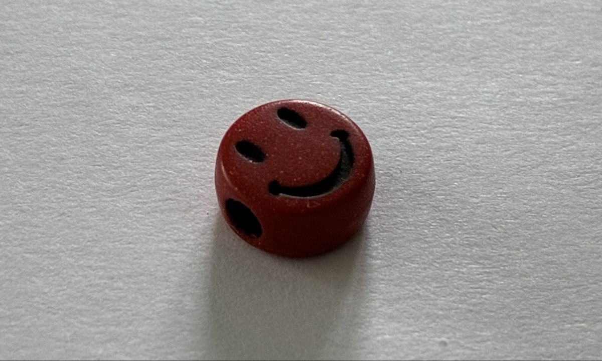 Kit bricolage: Red Smiley Bead Small Round Used Condition – Usato da Basel venduto da cat_sq5m 1