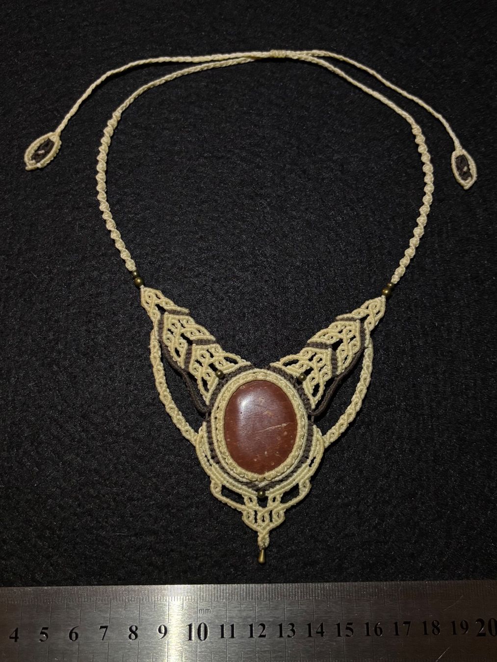 Colliers: handgemachte Makramee Kette / Collier mit rotem Jaspis – Neuf (Voir description) à Pfäffikon ZH par Emporos_42 2