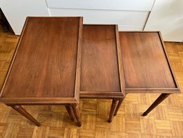 Ensemble de 3 tables gigognes vintage en bois sculté