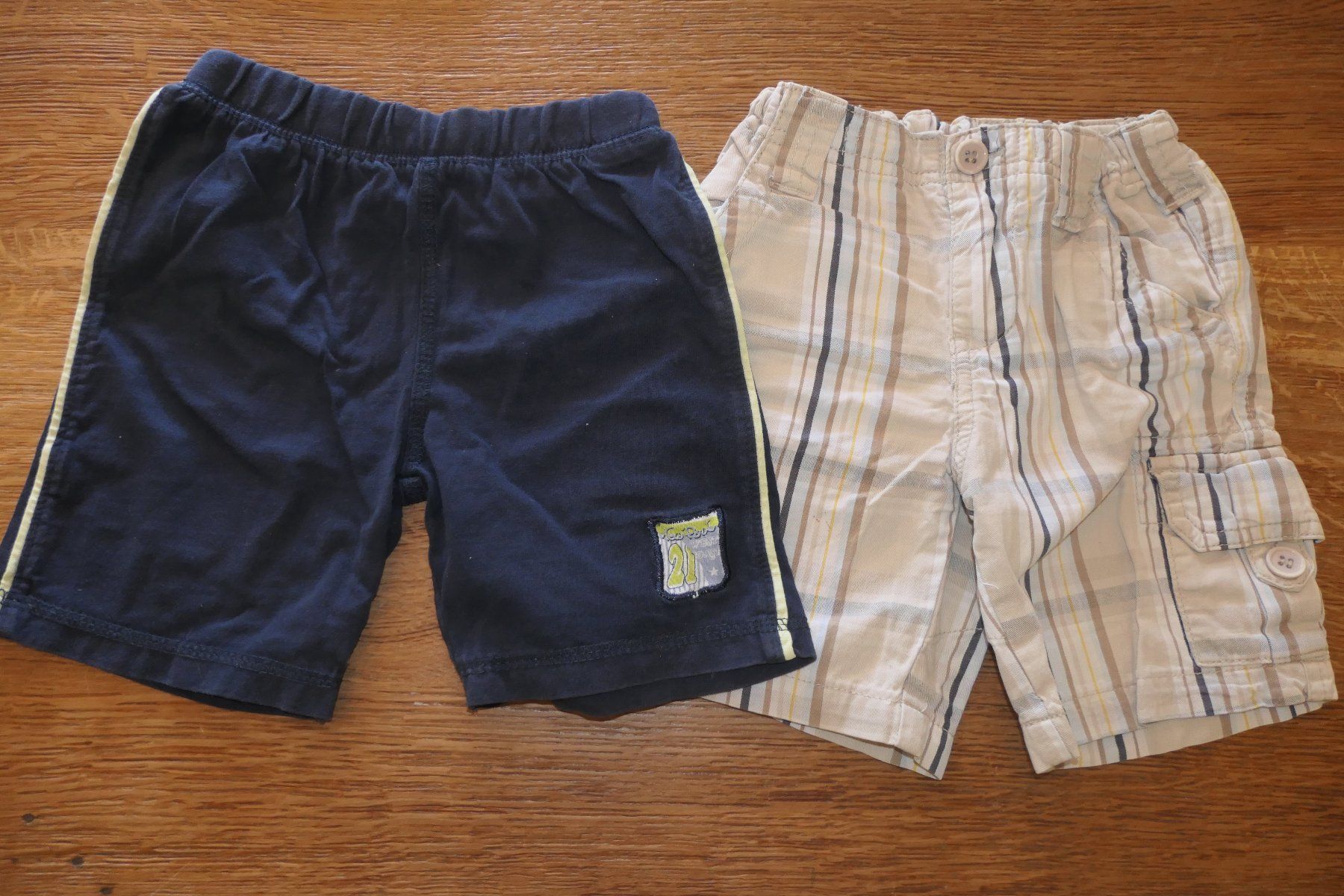 Pantaloni: kurze Hosen Gr 74/80 – Usato da Vordemwald venduto da Esel04