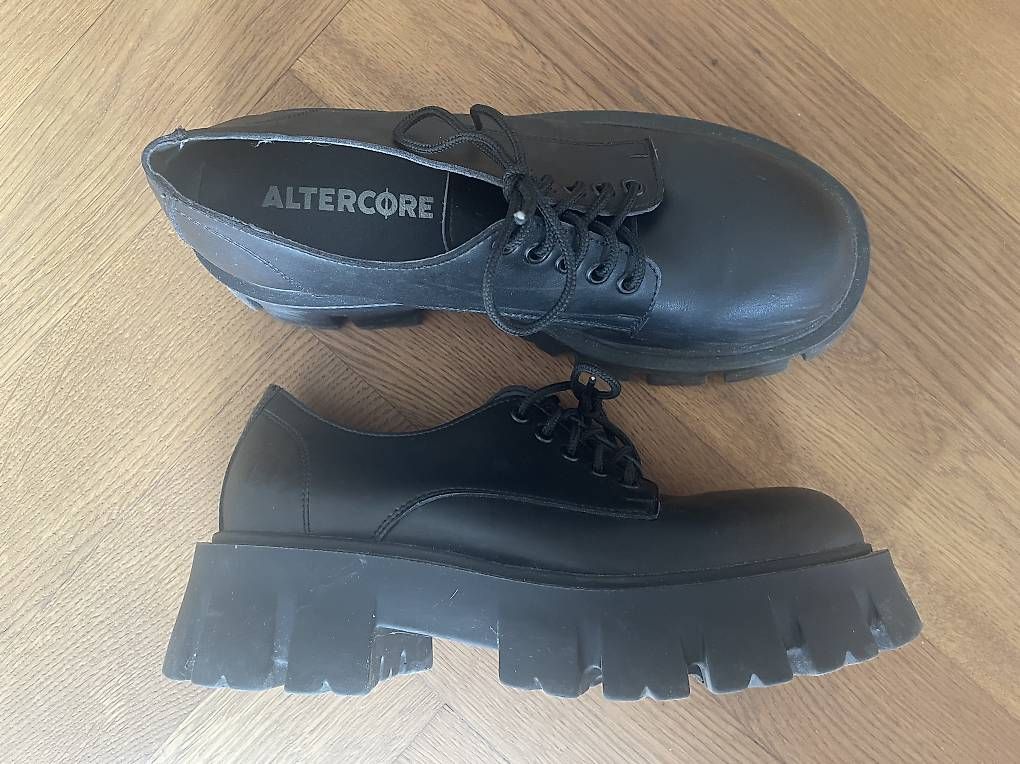 Scarpe da uomo: Altercore Schuhe Gr 40 – Usato da Bern venduto da malui 1
