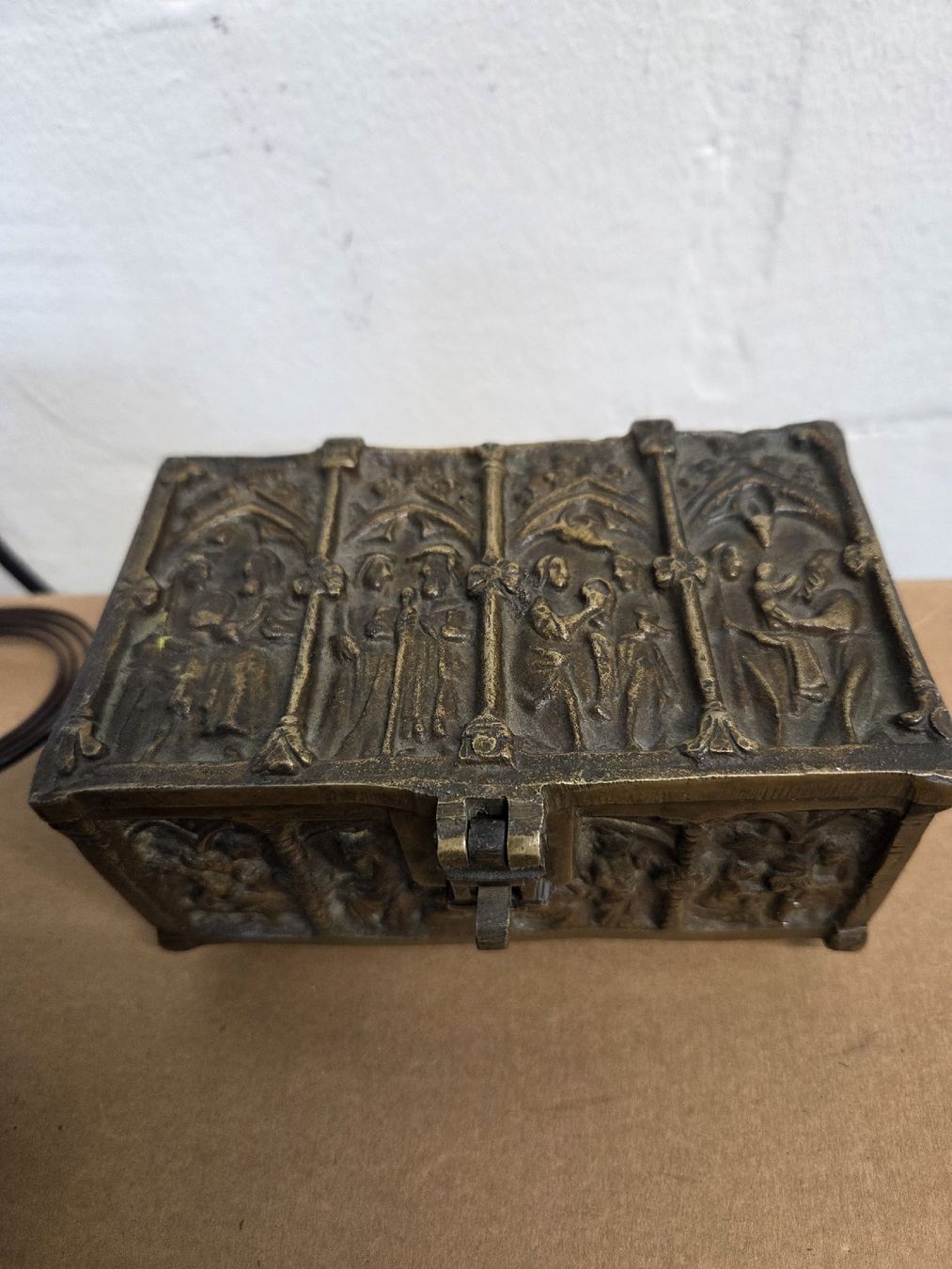 Barattoli: Antike Schmuckschatulle aus Bronze mit Relief – Usato da Dietikon venduto da Allegra34 1