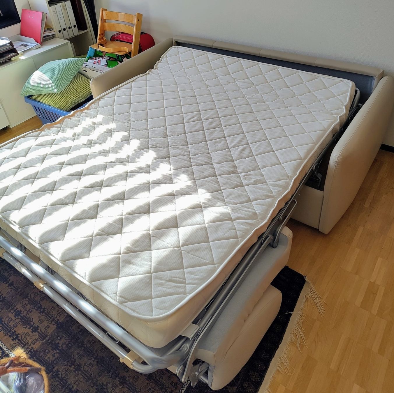 Sofas: Bettsofa gebraucht, Leder cremefarbig – D'occasion à Thalwil par Win29 1