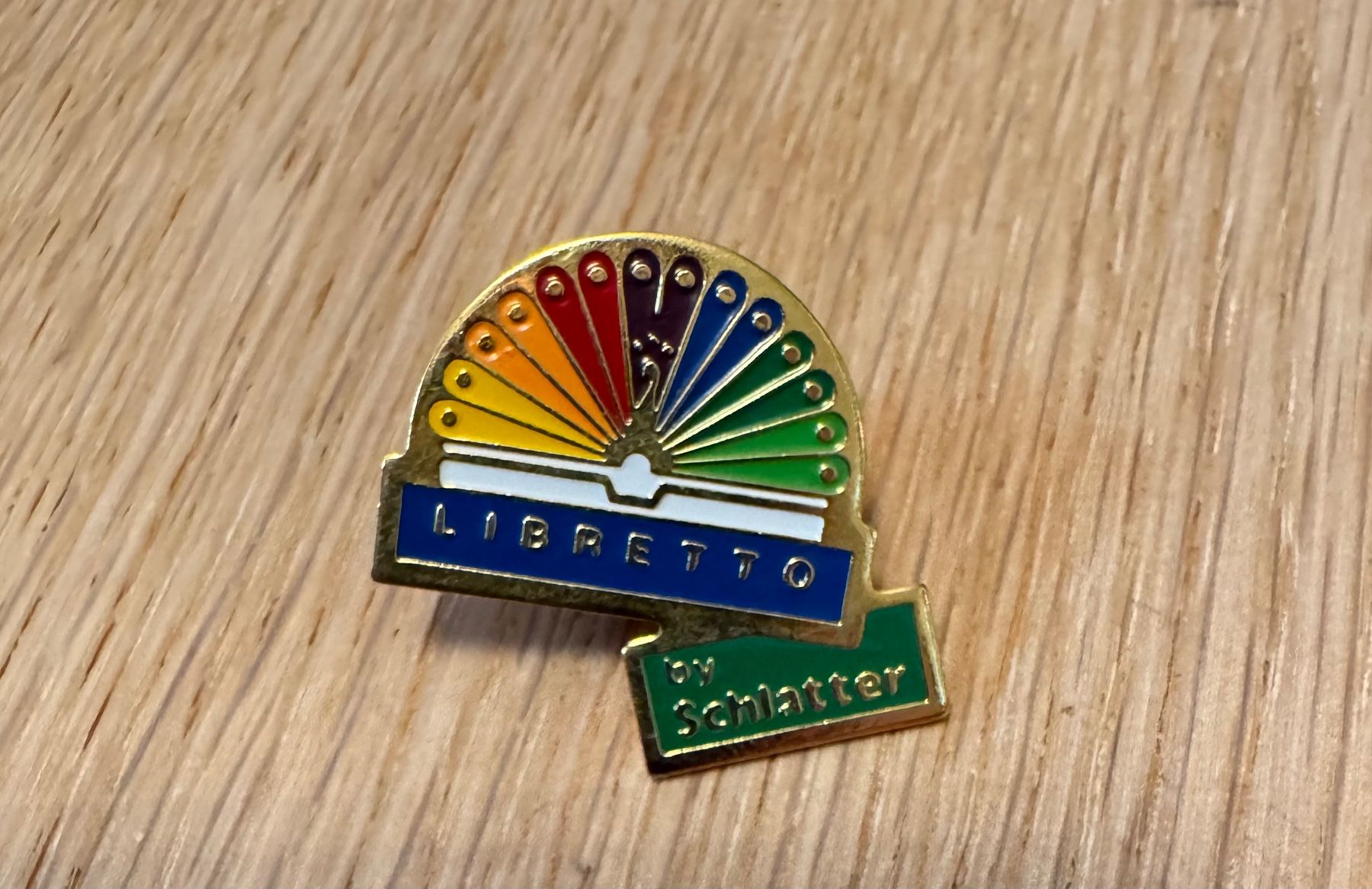 Placchette & Badge: Pin / Anstecker Libretto by Schlatter – Usato da Winkel venduto da Schorley