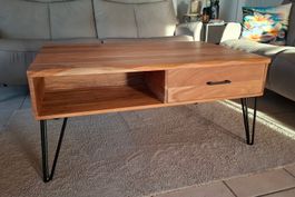 Couchtisch mit Liftfunktion von Pfister (Massivholz Akazie)