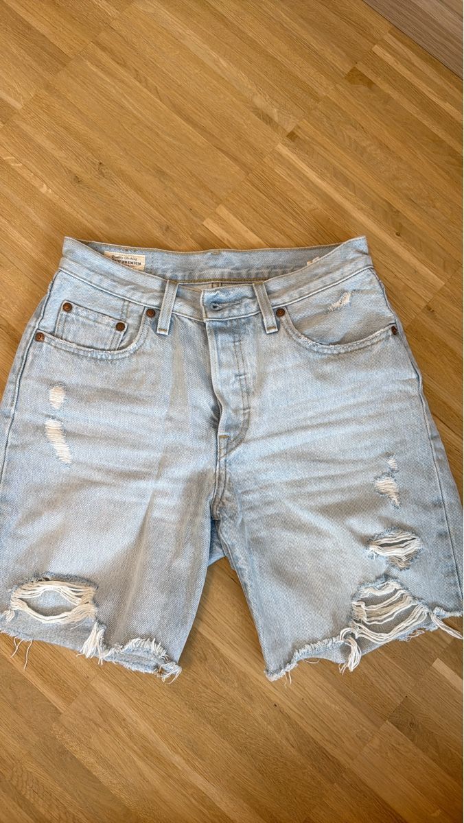 Levi's Pantalons: Levis Shorts Denim hellblau – Neuf (Voir description) à Oberengstringen par win_2q9m
