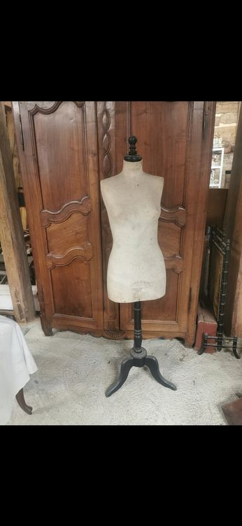 Mannequin ancien Stockman Paris, reposant sur un piétement tripode, H