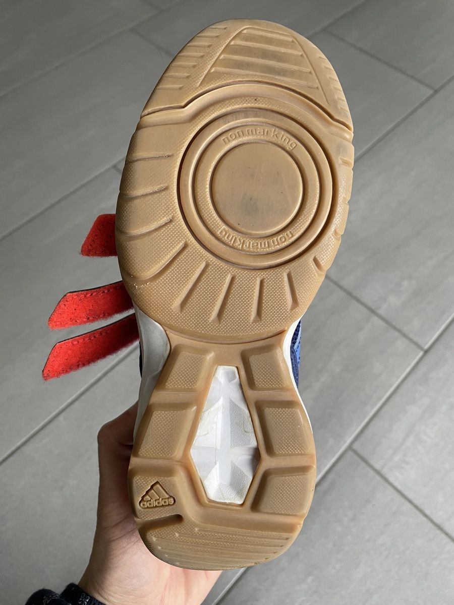 Adidas Scarpe da uomo: Adidas Hallenturnschuhe Grösse 33 – Usato da Mägenwil venduto da Bienchen8 3