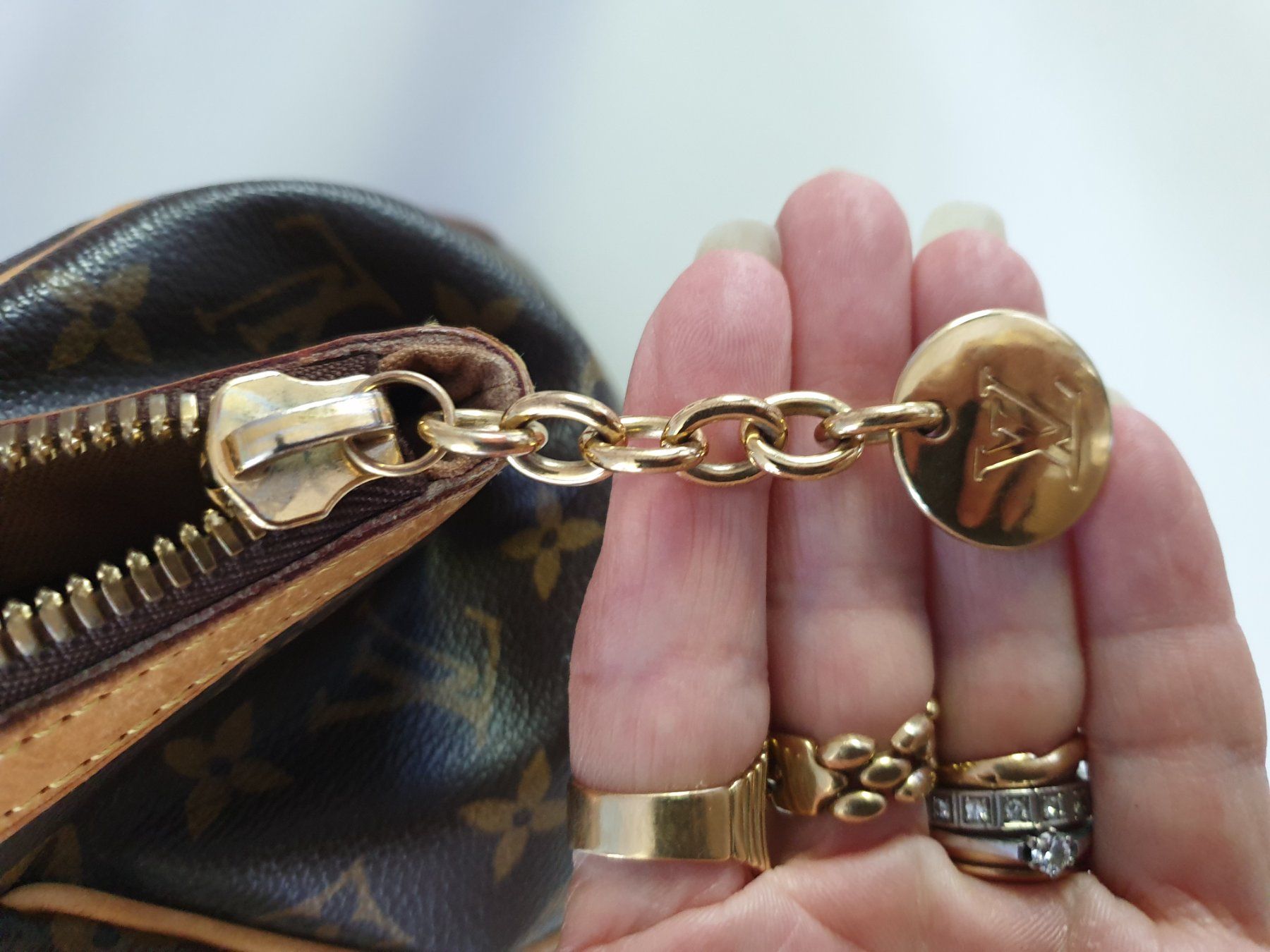 Louis Vuitton Taschen für Damen: Louis Vuitton Tivoli Tasche – Gebraucht aus Bottmingen von sandy_2 6