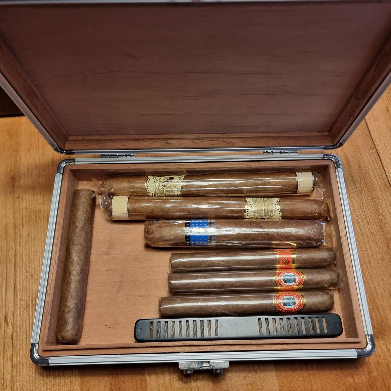 Humidor per sigari: Reise Humidor – Nuovo e nell'imballaggio originale da Wetzikon ZH venduto da Alpari 6