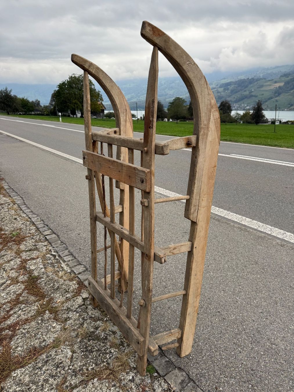 Schlitteln: Antiker Holzschlitten – Gebraucht aus Sachseln von BONATI01