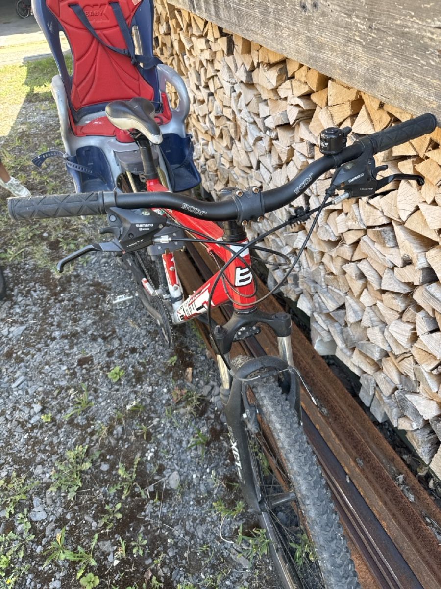 Velos: Mountainbike mit Kindersitz – Defekt aus Vorderthal von eierchopf
